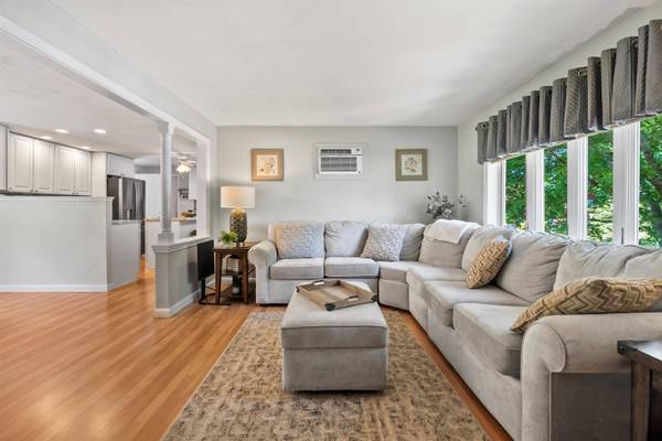 8 Guy ST, Salem, NH 03079