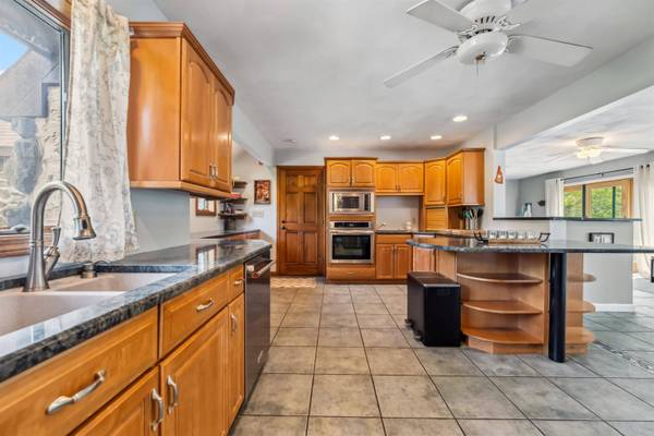 19 Hardwood RD, Windham, NH 03087