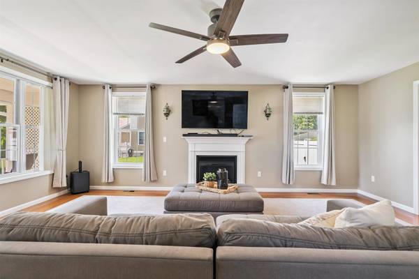 11 Emerson DR, Derry, NH 03038