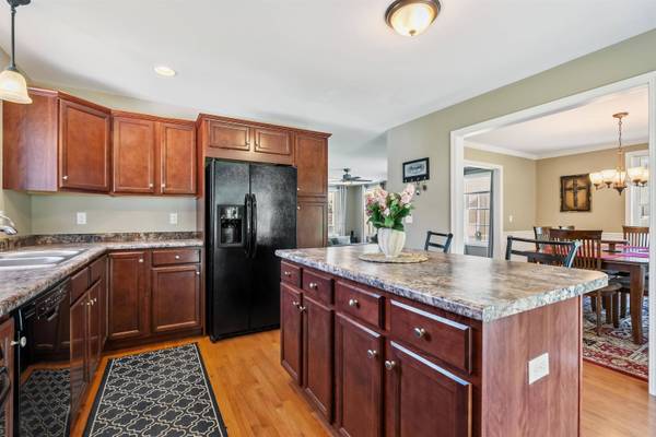 11 Emerson DR, Derry, NH 03038