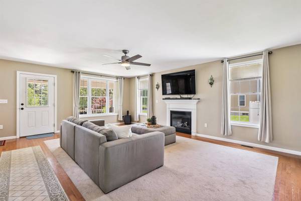 11 Emerson DR, Derry, NH 03038