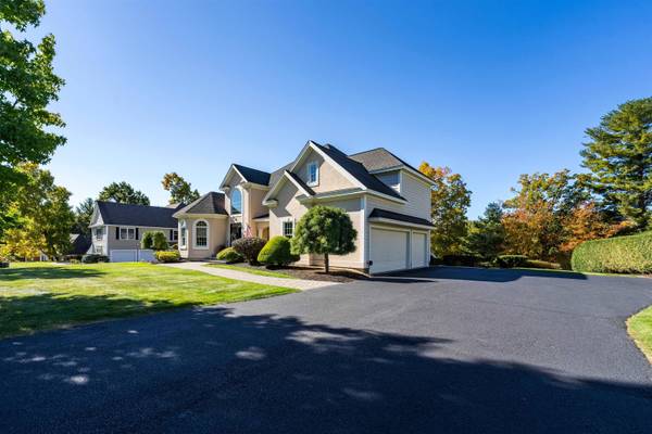 39 Ticklefancy LN, Salem, NH 03079