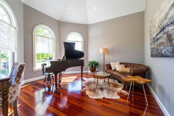 39 Ticklefancy LN, Salem, NH 03079