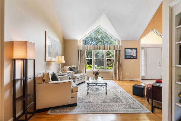 19 Lojko DR, Nashua, NH 03062