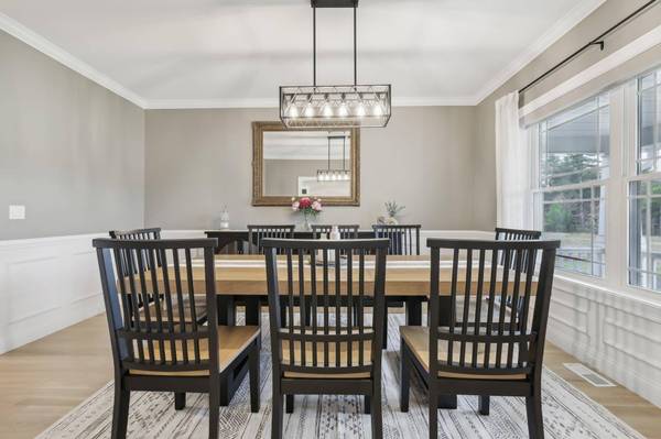 12 Tanya LN, Brentwood, NH 03833