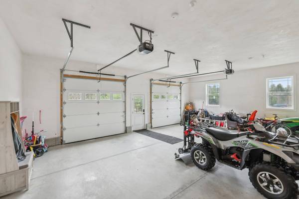 12 Tanya LN, Brentwood, NH 03833