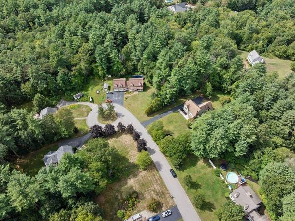 4 Mckinstry CIR, Salem, NH 03079