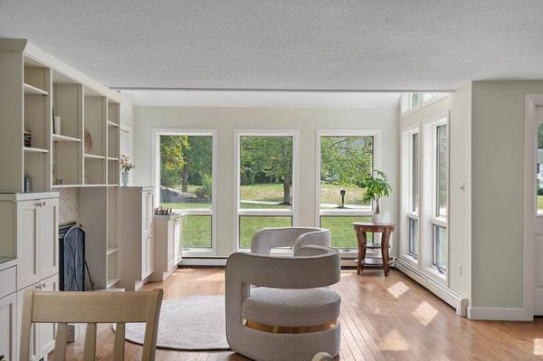 4 Mckinstry CIR, Salem, NH 03079