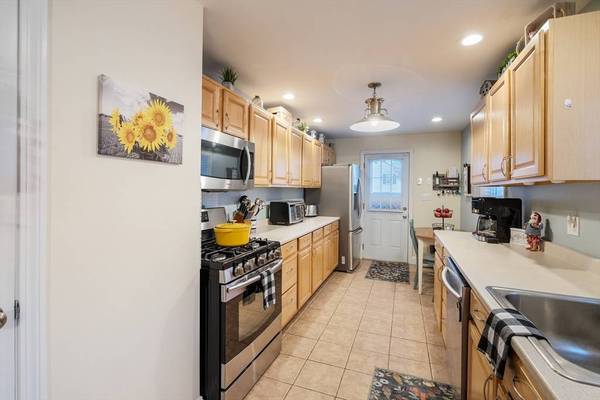 54 Lakeview Ave, Tewksbury, MA 01876