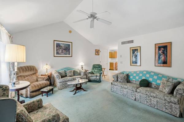 47 Lexington CT, Hudson, NH 03051