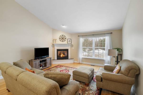 28 Linden DR, Hampstead, NH 03826