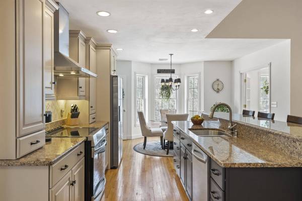 17 Canterbury CT, Salem, NH 03079