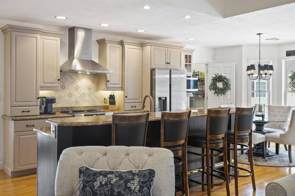 17 Canterbury CT, Salem, NH 03079