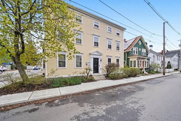 74 Lime St #4, Newburyport, MA 01950