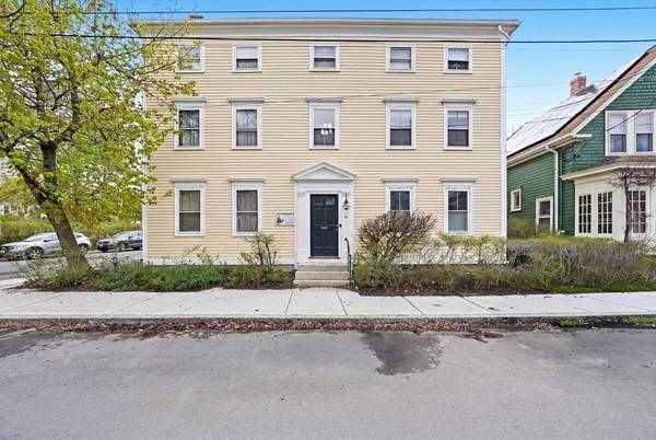 74 Lime St #4, Newburyport, MA 01950