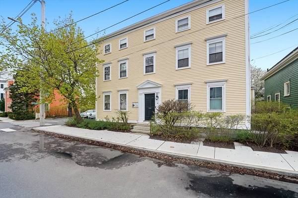 74 Lime St #4, Newburyport, MA 01950