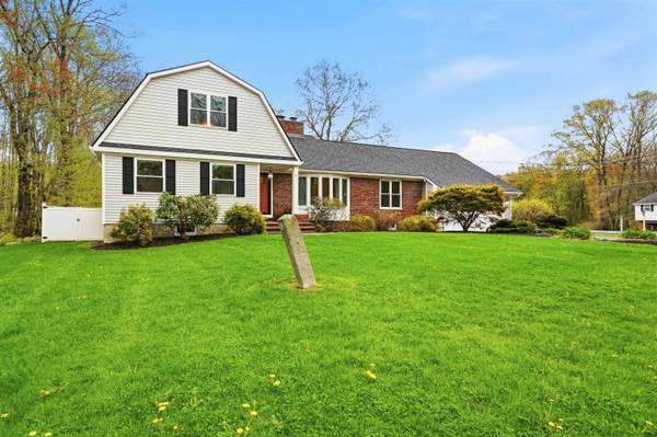 21 Christine DR, Atkinson, NH 03811