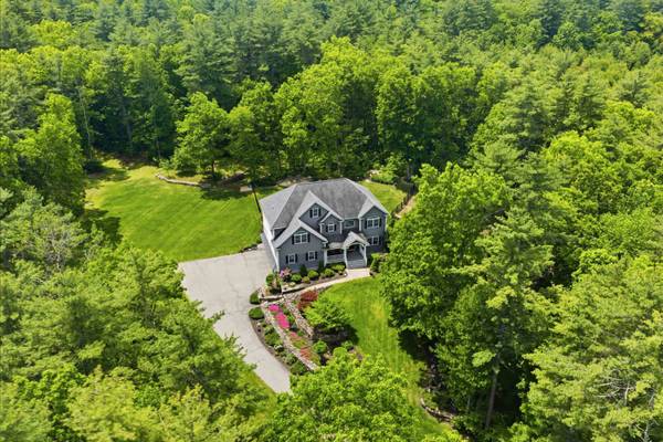 9 Deer Run RD, Atkinson, NH 03811