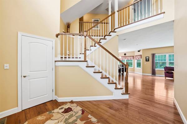 9 Deer Run RD, Atkinson, NH 03811