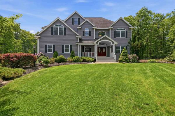 9 Deer Run RD, Atkinson, NH 03811