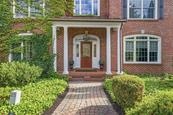 25 Ticklefancy LN, Salem, NH 03079