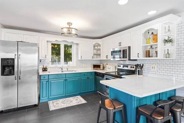 22 Colonial Drive, Salem, NH 03079