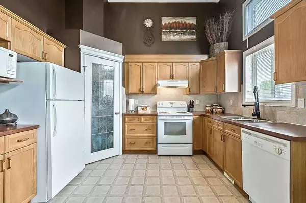 100 Crystal Shores CV, Okotoks, AB T1S 2B5