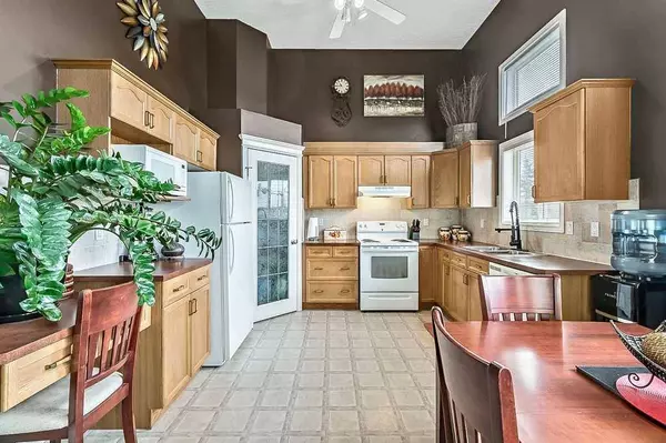 100 Crystal Shores CV, Okotoks, AB T1S 2B5