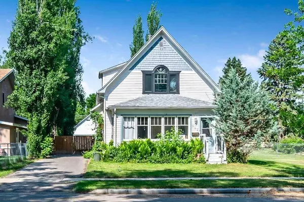 523 8 ST SW, High River, AB T1V 1B8