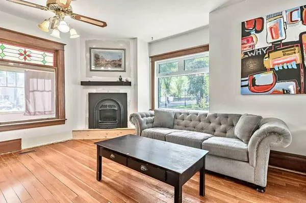 523 8 ST SW, High River, AB T1V 1B8