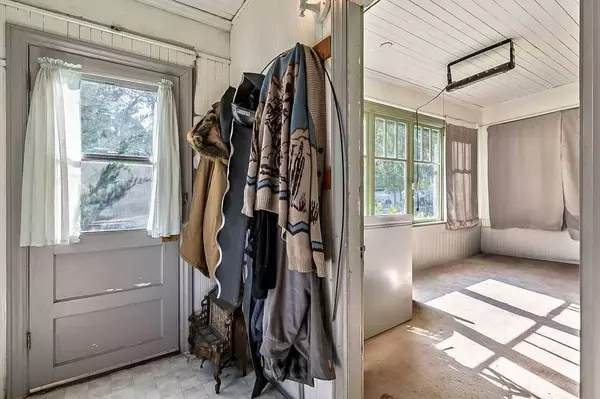 523 8 ST SW, High River, AB T1V 1B8