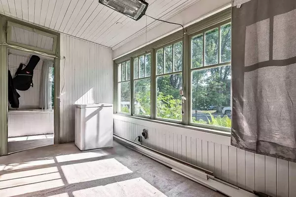 523 8 ST SW, High River, AB T1V 1B8