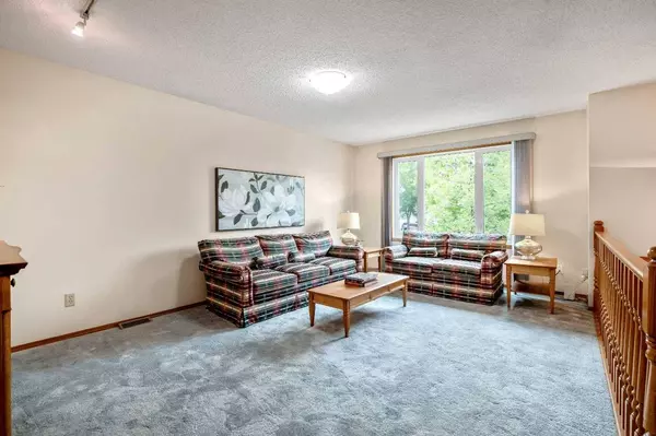 214 Fairway DR NW, High River, AB T1V 1C9