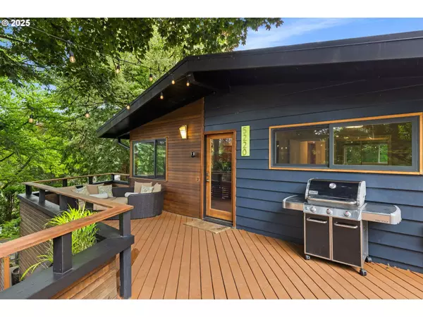 5220 SW SHATTUCK RD, Portland, OR 97221