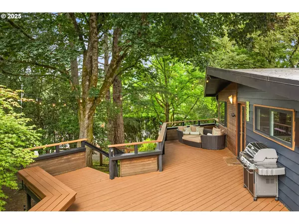 5220 SW SHATTUCK RD, Portland, OR 97221