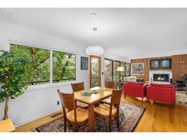 5220 SW SHATTUCK RD, Portland, OR 97221