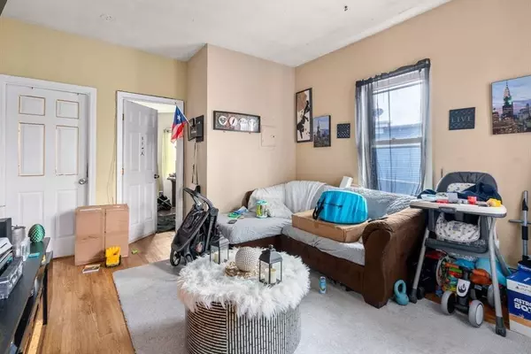 41 Shawmut St, Chelsea, MA 02150