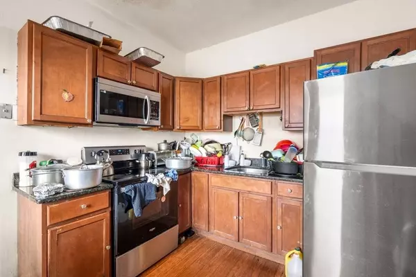 41 Shawmut St, Chelsea, MA 02150