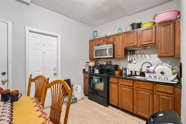 39-41 Shawmut St, Chelsea, MA 02150