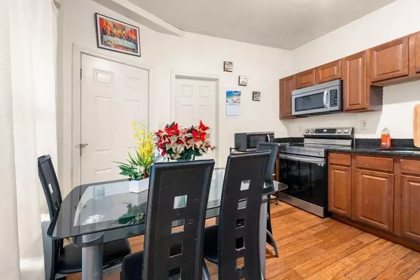 41 Shawmut St, Chelsea, MA 02150