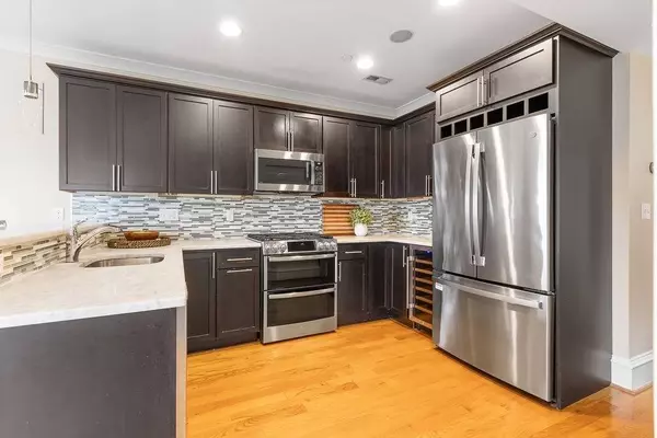 172 W 7th St #3, Boston, MA 02127