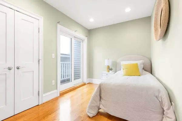 172 W 7th St #3, Boston, MA 02127