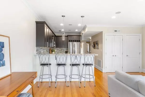 172 W 7th St #3, Boston, MA 02127