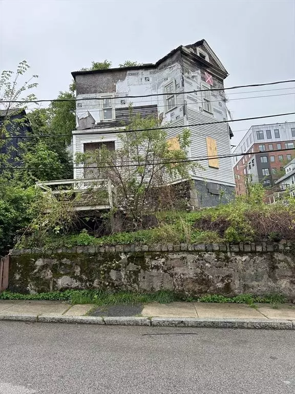 18 Eldora St, Boston, MA 02120