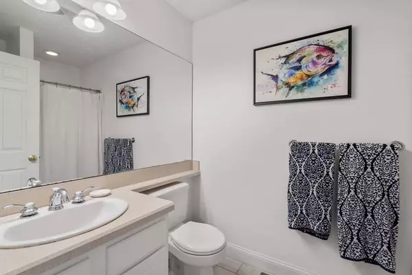 122 E Squantum St #2, Quincy, MA 02171