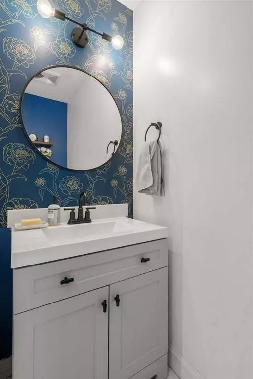 122 E Squantum St #2, Quincy, MA 02171