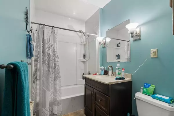 5 Bay State Rd, Worcester, MA 01606