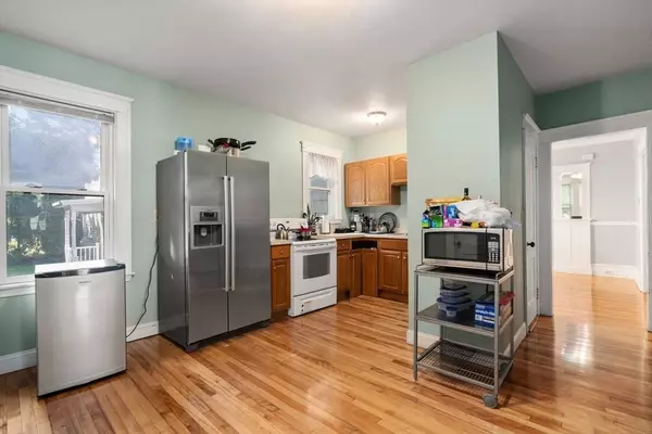 5 Bay State Rd, Worcester, MA 01606