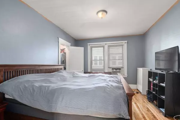 5 Bay State Rd, Worcester, MA 01606