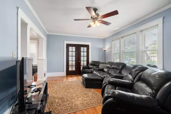 5 Bay State Rd, Worcester, MA 01606